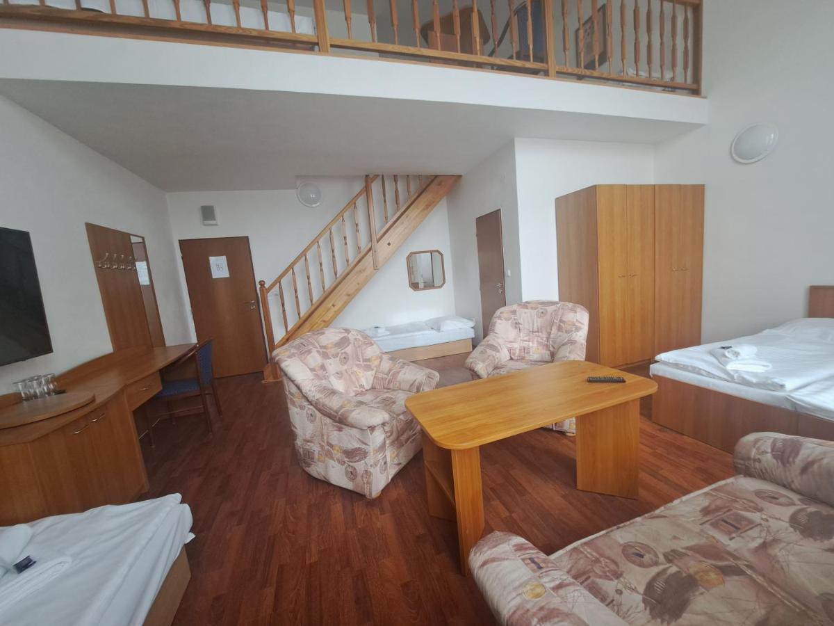 Hasicsky Hotel Přibyslav Esterno foto